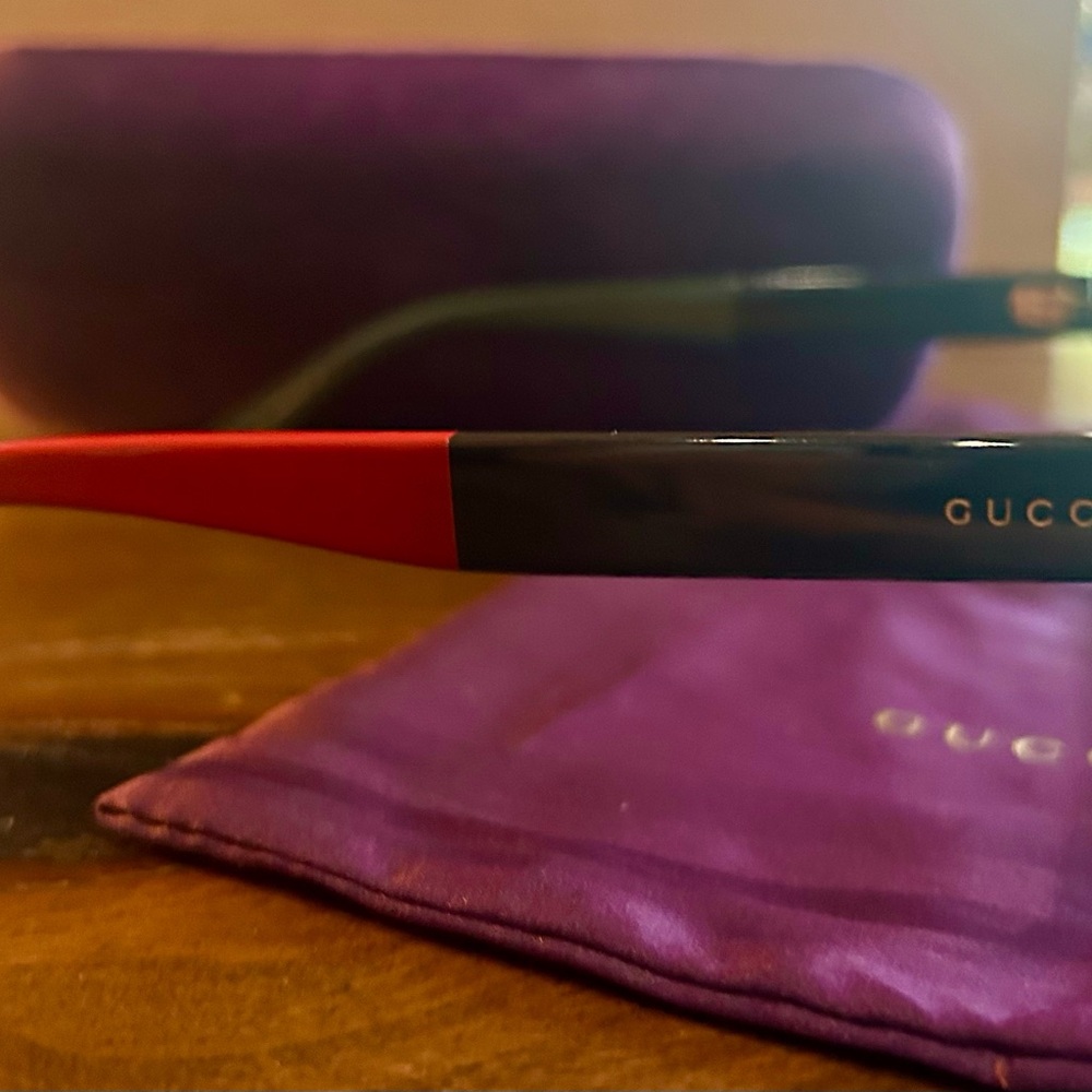 Gucci Black Aviator Sunglasses with Classic Design - Picture 5 of 8